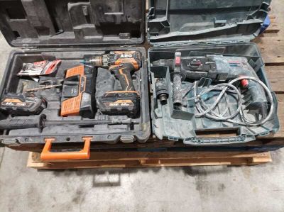 *Perforateur filaire BOSCH, une visseuse sans fil BOSCH avec… - Photo 1