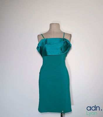 gros plan d'une robe sur un mannequin mannequin mannequin mannequin mannequin mannequin mannequin mannequin mannequin