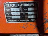 a label on the side of a tractor that says tractor vendeuveve