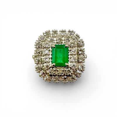 Bague en or gris (750) centrée d'une émeraude taille émeraud… - Photo 1