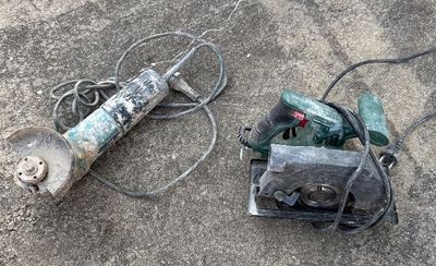 two tools that are laying on the ground next to each other