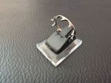 a cell phone that is sitting on top of a stand