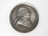 une vieille pièce d'argent sur laquelle figure le portrait d'un homme
