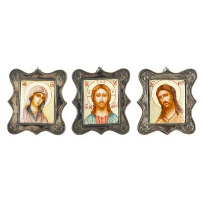 trois images encadrées représentant Jésus et Marie sur fond blanc