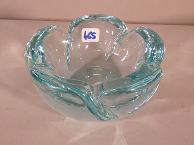 Daum. Cendrier en cristal bleu ciel en forme de corolle de f… - Photo 1