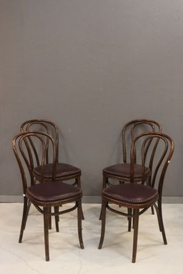THONET - dans le goût de Quatre chaises en bois courbés, ass…