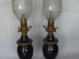 deux lampes posées sur une table