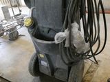 a machine that is sitting on the floor in a room