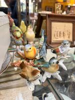 Collection d’oiseaux en porcelaine polychrome