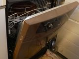 une photo d'un lave-vaisselle dans une cuisine