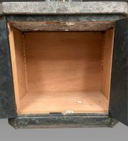 Meuble évier en bois peint à l'imitation du marbre ouvrant à… (photo 5)