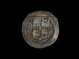 Gros plan sur une pièce de monnaie portant des armoiries