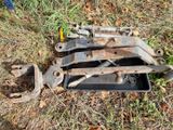 quelques vieux outils qui traînent dans l'herbe