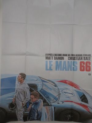 affiche du film « Le Mans 66 » représentant deux hommes devant une voiture de course
