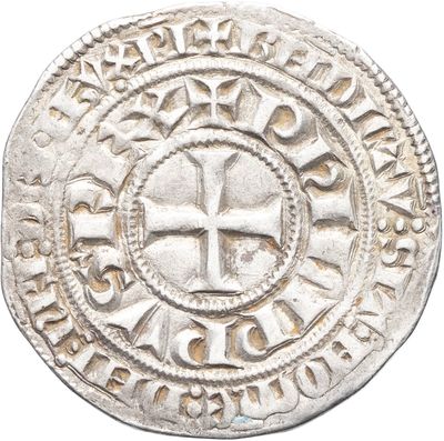 une vieille pièce d'argent ornée d'une croix