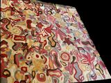 une photo d'un tapis orné d'un motif