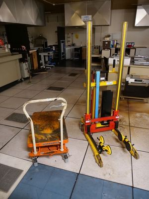 1 Table Elevatrice 250kgs + 1 Gerbeur A Ventouses Manuvit LE…
