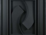 un gros plan d'une porte noire ornée d'un motif abstrait