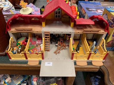 PLAYMOBIL Box à chevaux et figurines - Photo 1