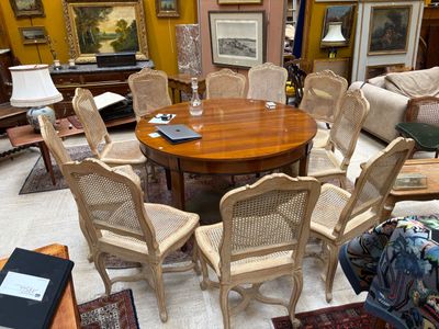 Suite de 10 chaises à fond de canne en bois mouluré et sculpté cérusé  - Photo 1