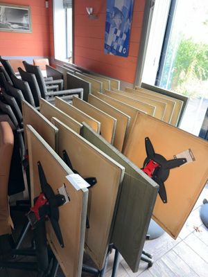a lot of chairs that are sitting in a room