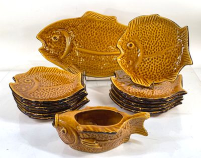 five pieces of pottery that are sitting on a table