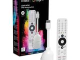 une télécommande blanche posée à côté d'une boîte contenant des télécommandes