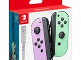 Deux manettes Nintendo Switch sont présentées dans l'emballage