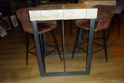 a picture of a table and chairs in a room