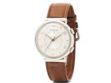 gros plan d'une montre sur fond blanc avec un bracelet marron