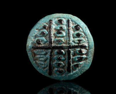 AMULETTE WEDJAT Faïence à glaçure turquoise et noire