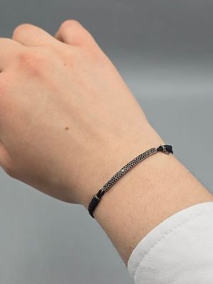 TOUS. Bracelet de type "cordon" noir agrémenté d'éléments en…