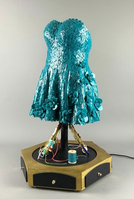 Réjane CAILLIAUX, "La Robe Madeleine". Sculpture mobile en m…