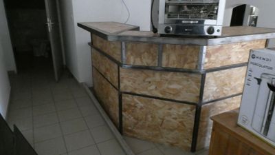 - 1 Comptoir haut avec retour