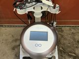 l'image d'une machine posée sur une table