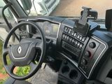 un volant et un tableau de bord de véhicule