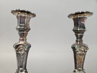 Paire de flambeaux en bronze argenté. (photo 5)