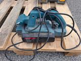 a blue machine that is sitting on top of a wooden pallet