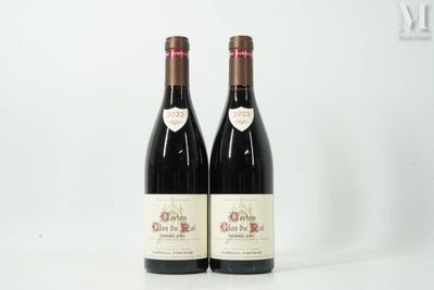 deux bouteilles de vin rouge posées l'une à côté de l'autre sur une table