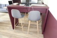 SUR DESIGNATION : Une table haute et quatre sièges hauts (pi… (photo 2)