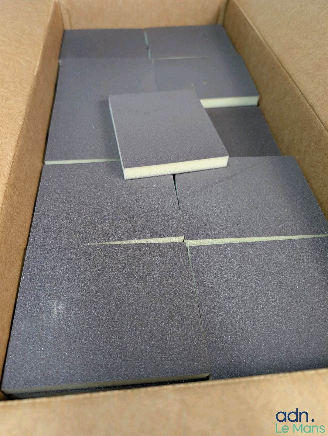 Lot de 100 éponges abrasives 2 faces, 120 x 98 x 13 mm.