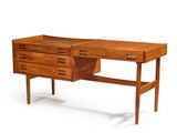 une image représentant un bureau en bois muni de deux tiroirs, avec un autre tiroir situé en dessous