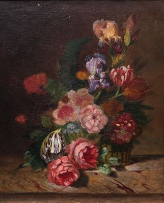 tableau représentant des fleurs dans un vase en verre posé sur une table