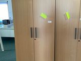 deux placards en bois sur lesquels sont collés des post-it