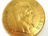 une image montrant un gros plan d'une pièce d'or sur laquelle figure le visage d'un homme