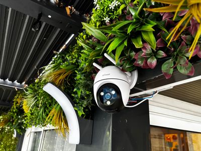 1 ensemble de 5 caméras de surveillance dont 1 à l'exterieur