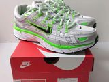 Chaussures de course Nike Air Max blanches et vertes dans leur boîte