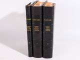 trois livres empilés les uns sur les autres