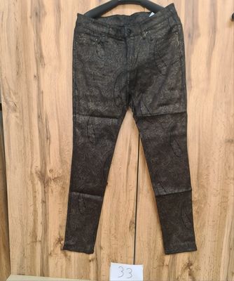 Lot de 120 jeans femme ? Motif cachemire noir