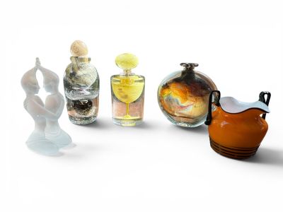 five different bottles of perfume sitting next to each other
